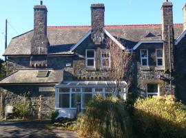 Lovely Large home 10 Minute Walk to Barmouth Beach，位于巴茅思的别墅