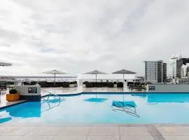 Heritage Apartments - Auckland CBD - Rooftop pool, spas, gyms & saunas