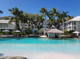 Beach Club Palm Cove，位于棕榈湾Palm Cove Beach附近的酒店