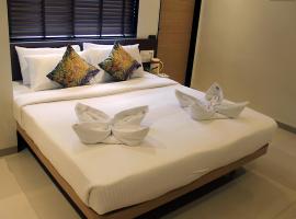Hotel SaiPrasad Executive Solapur，位于索拉普的酒店