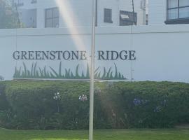 Greenstone Ridge Apartment，位于约翰内斯堡格林斯通购物中心附近的酒店