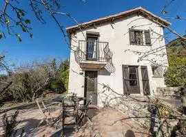 LB Vacation Rentals I Charming Little Bucolic House 5-Min From City