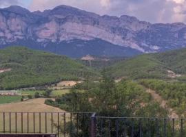 Vistas a la Montaña en un Pueblo con Encanto.，位于El Pueyo de Araguás的公寓