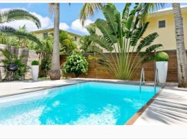 Villa Magellan, walkable Orient Bay beach, private pool，位于东方湾的海滩短租房