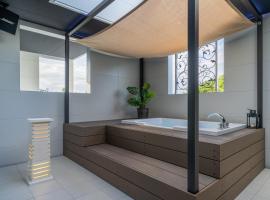 Okinawa Villa KILOHANA，位于Imbu的酒店