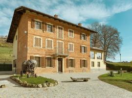 'L Piasi，位于Cortanze的酒店