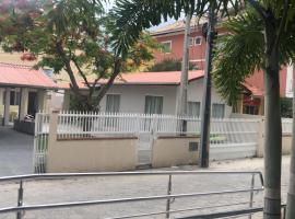 Residencial Cecilia Cruz，位于邦比尼亚斯的酒店