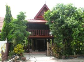 Teak house Chiang Mai，位于清迈的旅馆
