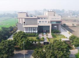 TDI Club Retreat Kundli，位于索尼帕特的酒店