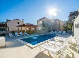 Residence & Pool Villa Schwarz Suites