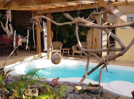 Appartement moderne à Le Lamentin avec piscine partagée - 20m²，位于勒拉芒坦的酒店