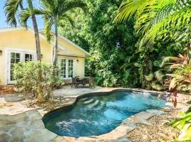 Mango Haus 2bd 2ba Private Pool and Parking