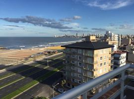 Hermoso departamento con vista al mar，位于马德普拉塔Museo del Mar附近的酒店