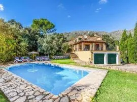 Pretty villa close to Cala San Vicente by Renthousing