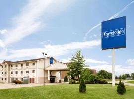 Travelodge by Wyndham Clinton Valley West Court，位于Clinton的酒店