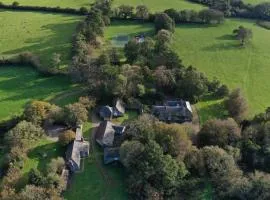 Boconnion Estate Sleeps up to 45