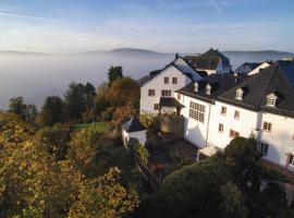 Burghaus & Villa Kronenburg，位于克罗嫩堡的酒店