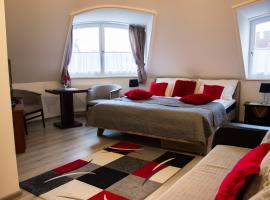 Vadász Panzió és Étterem，位于松博特海伊的酒店