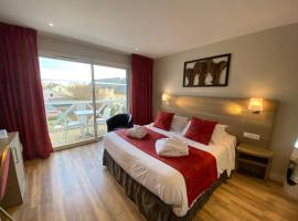 Contact hôtel - Hôtel Les Bleuets & SPA，位于翁弗勒尔的酒店