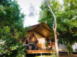 Castlemaine Gardens Luxury Safari Tents，位于卡斯尔梅恩的酒店