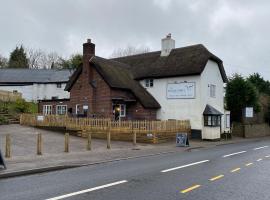 The White Hart Inn，位于霍尼顿的酒店