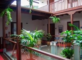 Hotel Escuela Rural Casa Los Herrera，位于埃尔米瓜的酒店