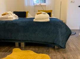 Harlingen Garden Apartment，位于Midlum的酒店