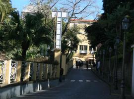 迪维纳住宿加早餐旅馆，位于索伦托Cattedrale SS. Filippo e Giacomo附近的酒店