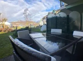 Rare : au bord du lac d’Annecy, cosy appartement en rez de jardin avec terrasse privative