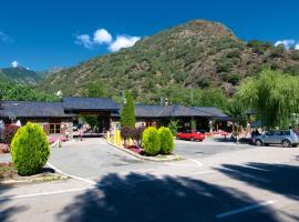 Camping Bungalows La Borda del Pubill，位于里贝拉德卡多斯的酒店