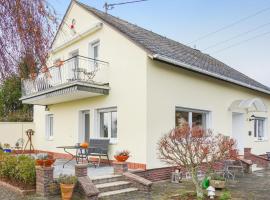 Awesome Home In Mllenbach With Kitchen，位于Müllenbach的酒店