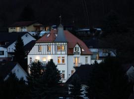 Villa Waldfrieden - Design trifft Budget，位于特里费尔斯山麓安韦勒的酒店