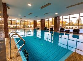 Hotel Terra Balneo&Spa，位于加拉茨的带泳池的酒店