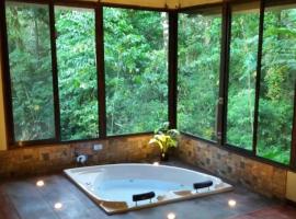 Tropical Suites & Villas，位于福尔图纳福图纳瀑布附近的酒店