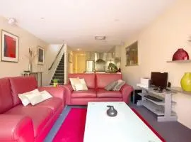 Three bedrooms Unit with free parking