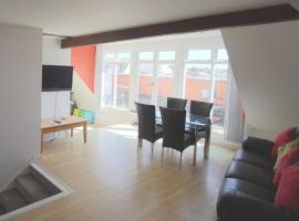 Stunning Central Exeter Apartment with balcony and fantastic view，位于埃克塞特埃克塞特大教堂附近的酒店