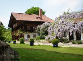 Wampendobler Paradies，位于Egglham的酒店