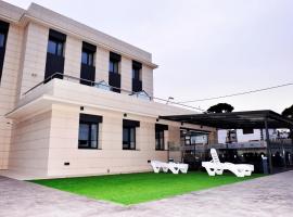 6 Bis HOTEL，位于卡斯特尔德费尔斯的酒店