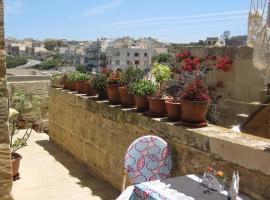 400YR Farmhouse in Xaghra Gozo - Entire Farmhouse，位于Tal-Barmil的酒店