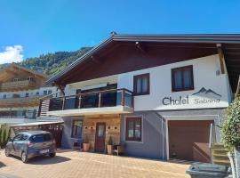 Chalet Sabrina mit Außenpool im Sommer，位于卡普伦的酒店