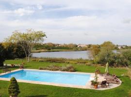 Villa Noyaan - Luxury with pool，位于南安普敦的酒店
