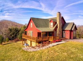 half Mi to River Spacious Blue Ridge Gem with Views!，位于Piney Creek的酒店