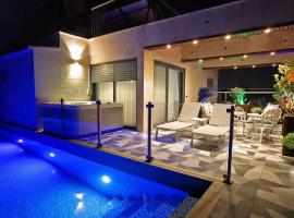 Luxury Rooftop Apartment in Netanya，位于内坦亚的家庭/亲子酒店