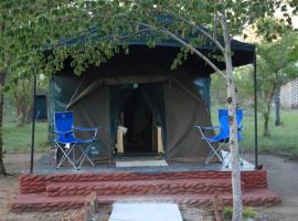 Mikumi Faru Tented Camp，位于莫罗戈罗的带泳池的酒店