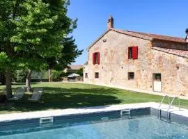 Charming House in Trequanda with Shared Pool