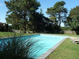 Villa Revello - Luxury with pool，位于南安普敦的酒店