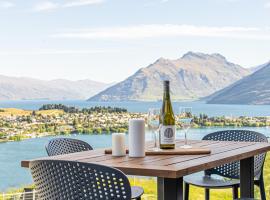 Queenstown Lake and Mountain View Retreat Free Wifi Free Street Parking，位于皇后镇的民宿