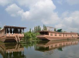 Wangnoo Heritage Houseboats，位于斯利那加Hazratbal Mosque附近的酒店