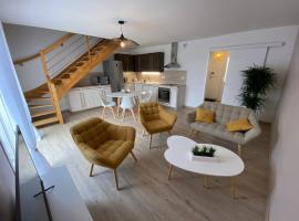 appartement maison en duplex 80m² jardin terrasse，位于Saint-Julien-les-Villas奥布科技园附近的酒店