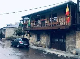 Spacious House in Molinaseca with Mountain View